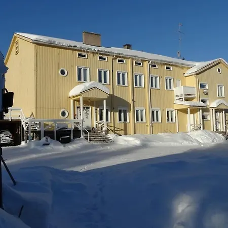 Holiday home The Old School Of Halosenranta