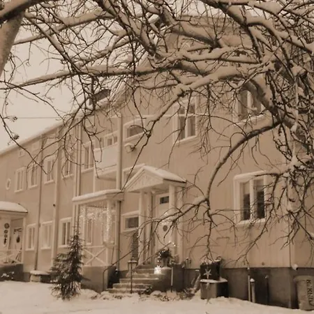 Holiday home The Old School Of Halosenranta *